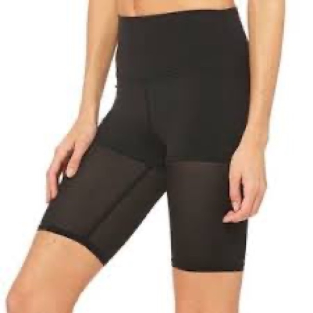 Alo high waist Lavish biker shorts with mesh size S